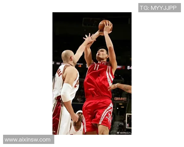 姚明在NBA赛场的巅峰时刻展现顶级表现引发全球篮球迷热议